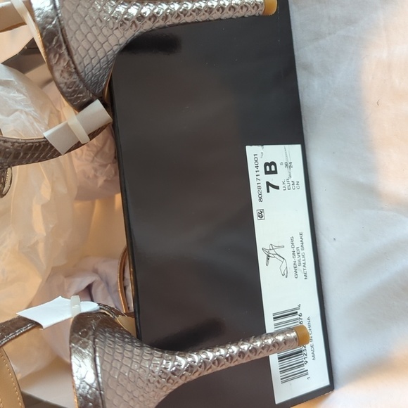 Lauren Ralph Lauren 7B snakeskin, genuine, leather, silver high heel sandals - Picture 5 of 9